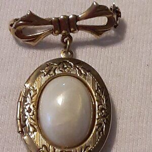 Vintage Brooch with Large Gem